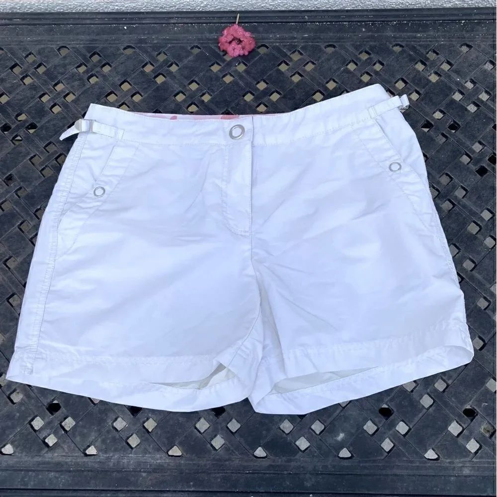 G. H. Bass White Woman's Hiking/Outdoor Shorts. Size 6. VGUC!